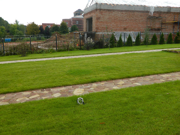 Мощение дорожек с подготовкой основания для авто